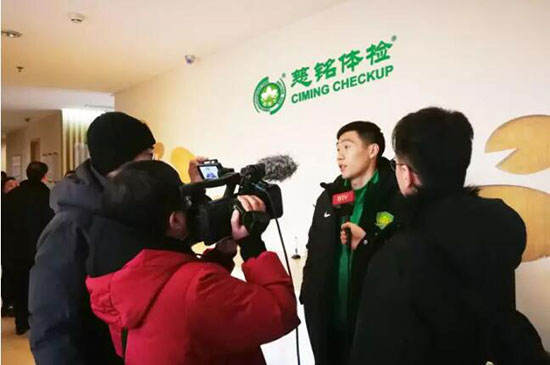 4國安隊員雷騰龍接受媒體采訪.jpg 4國安隊員雷騰龍接受媒體采訪.jpg