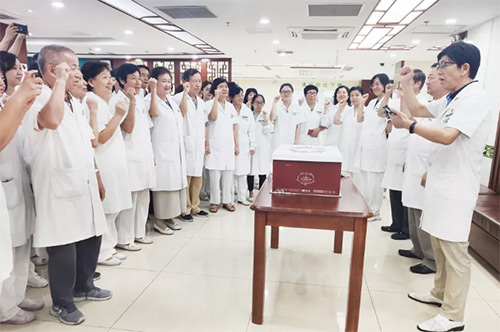 19慈銘體檢雍和宮分院為在崗在職的醫(yī)師們慶祝“中國醫(yī)師節(jié)”.jpg 19慈銘體檢雍和宮分院為在崗在職的醫(yī)師們慶祝“中國醫(yī)師節(jié)”.jpg