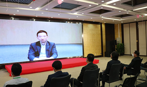 7美年大健康集團董事長俞熔發(fā)來視頻對受到表彰的慈銘體檢醫(yī)療隊員表示祝賀.jpg 7美年大健康集團董事長俞熔發(fā)來視頻對受到表彰的慈銘體檢醫(yī)療隊員表示祝賀.jpg